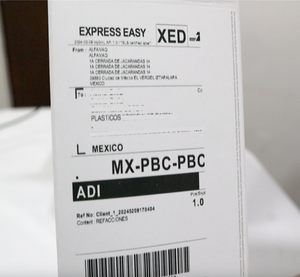 Etiqueta en tapa de botella